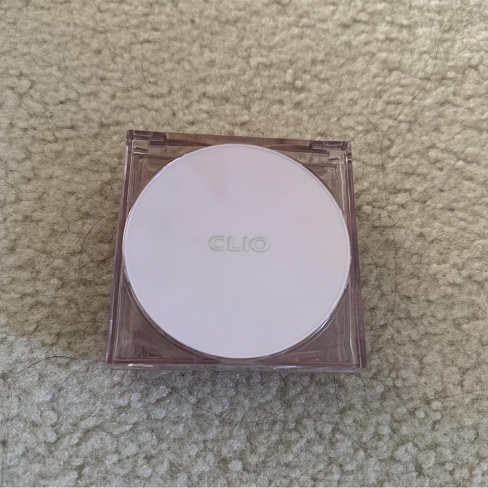 Clio Compact Powder in Soft Pink Case